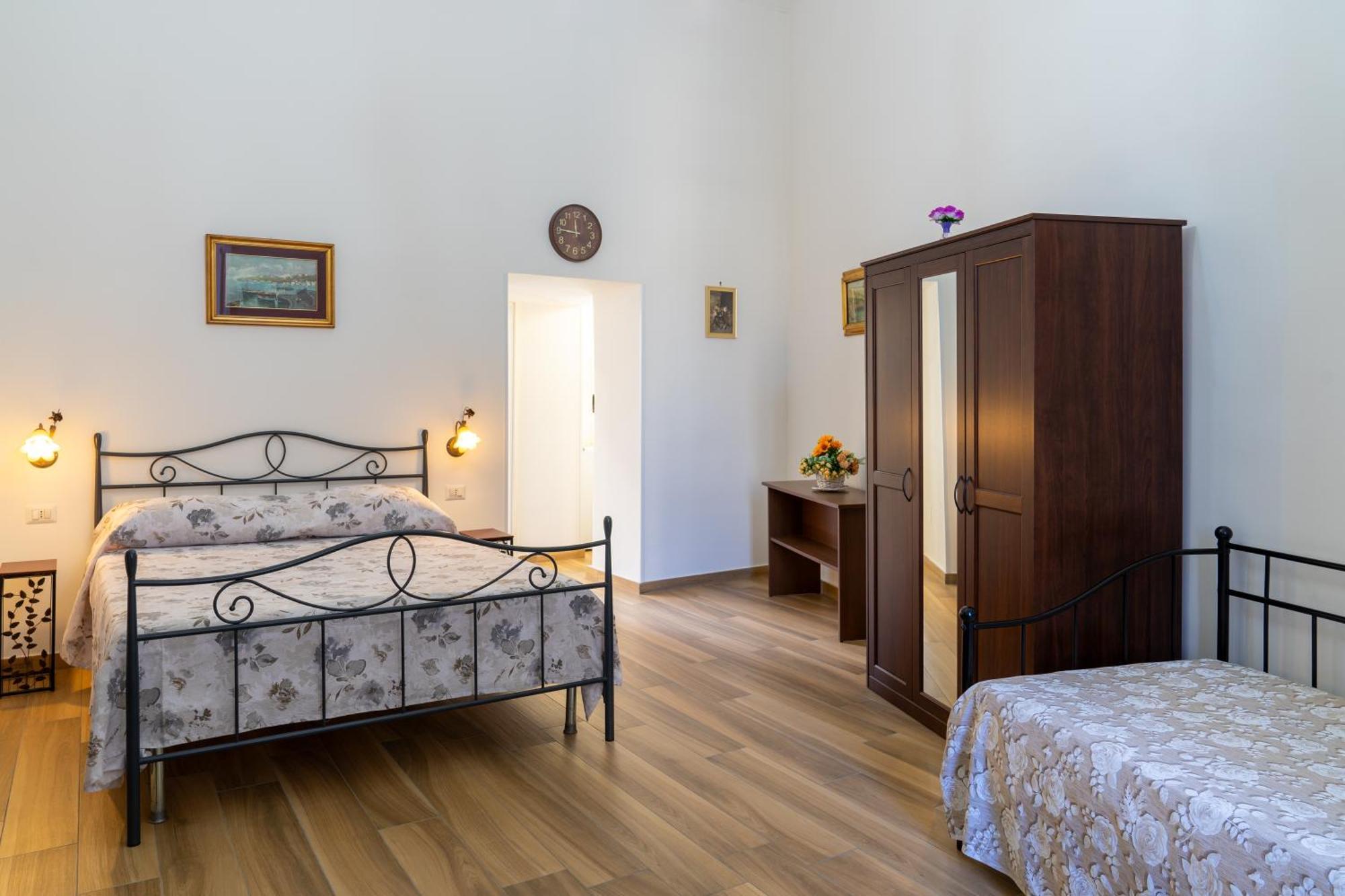 B&B Palazzo Sersale Napoli 외부 사진